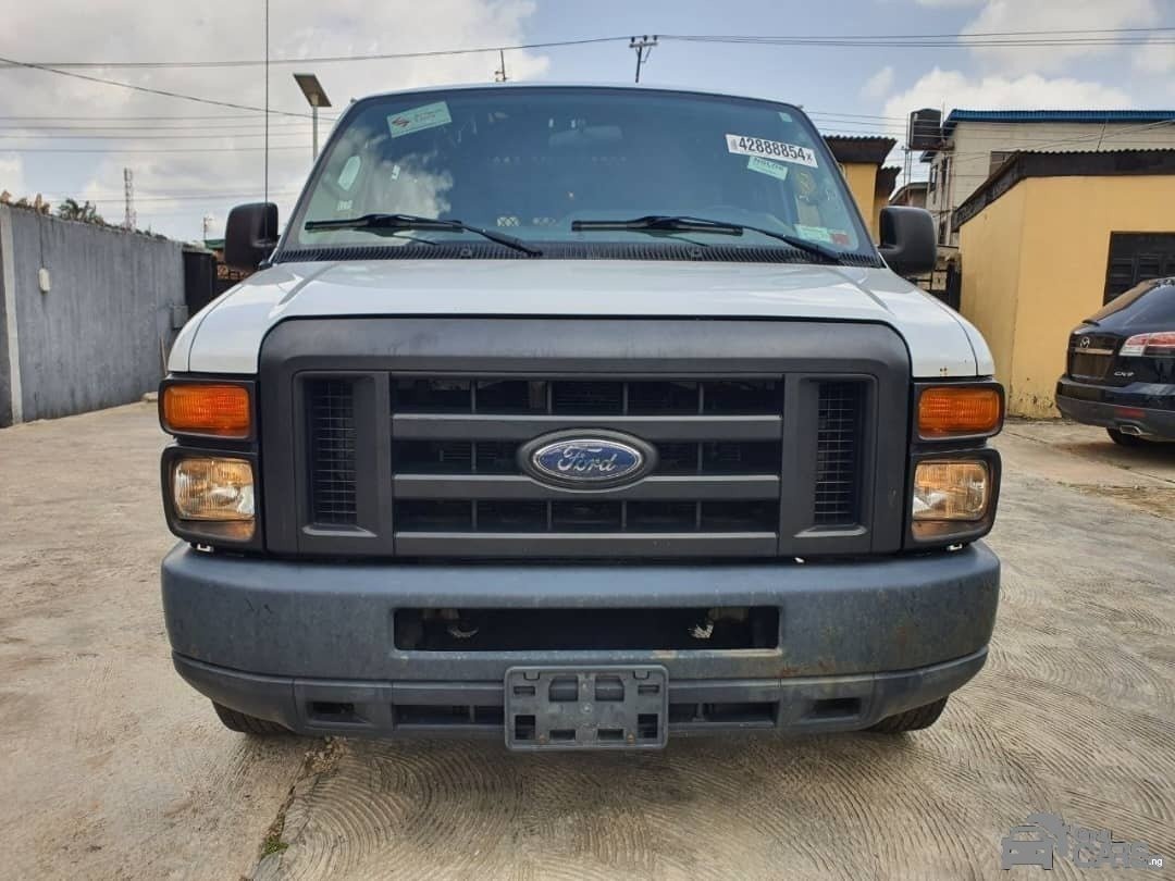 2013 FORD E-150 white Image