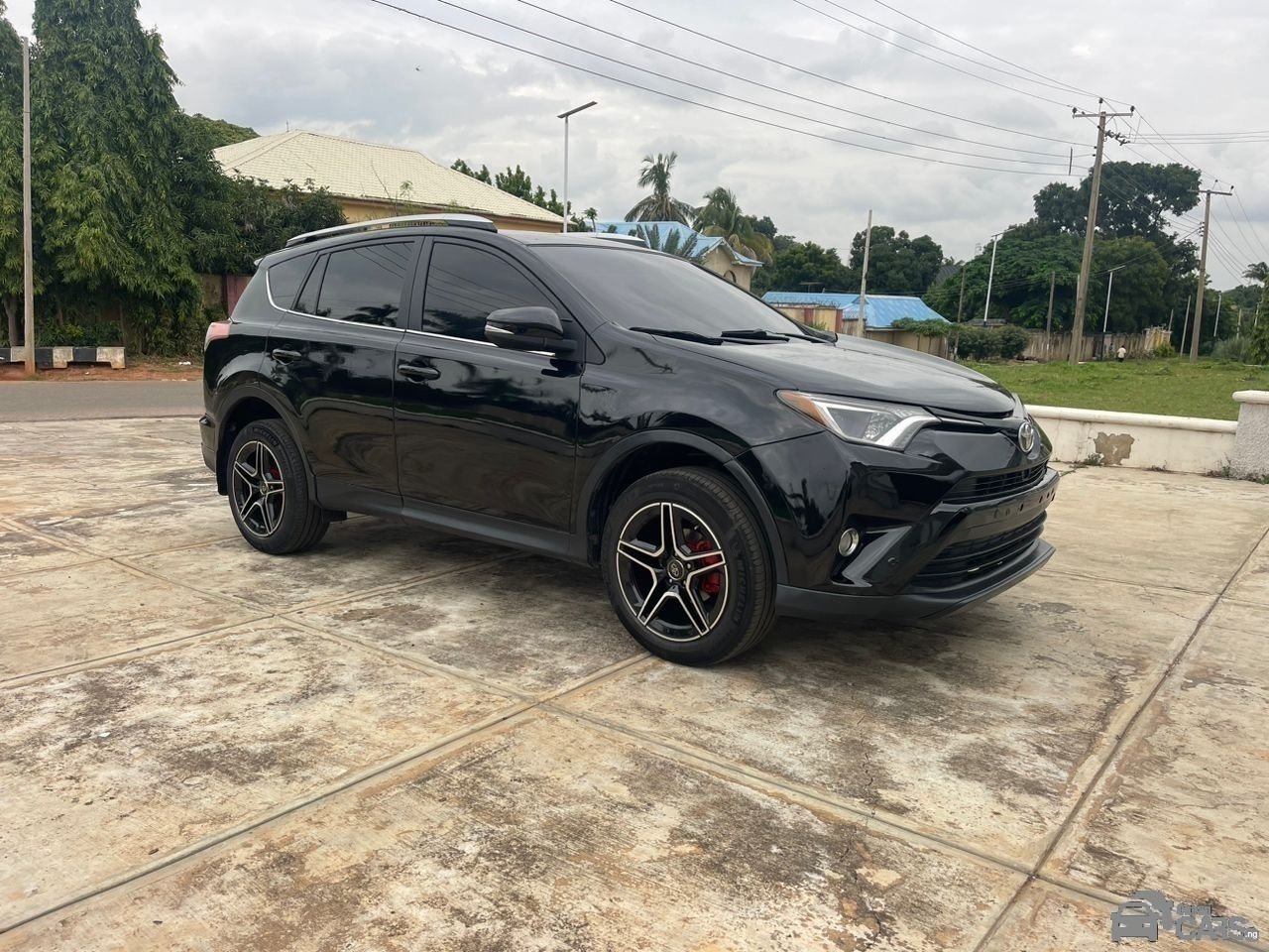 DISTRESS SALE SUPER CLEAN 2017 UPGRADED TOYOTA RAV4 FOR SALE  Image