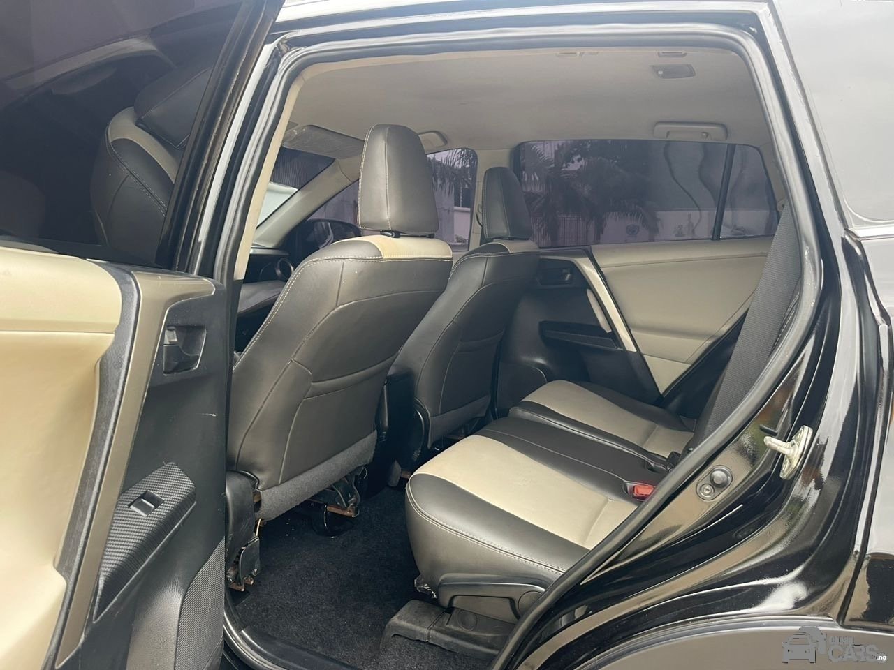 DISTRESS SALE SUPER CLEAN 2017 UPGRADED TOYOTA RAV4 FOR SALE  Image