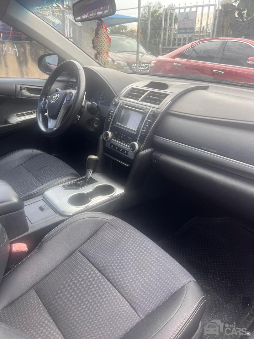 Toyota Camry SE 2014 Image