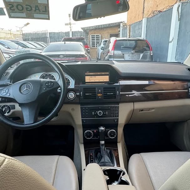 2011 Mercedes-Benz GLK350 Image