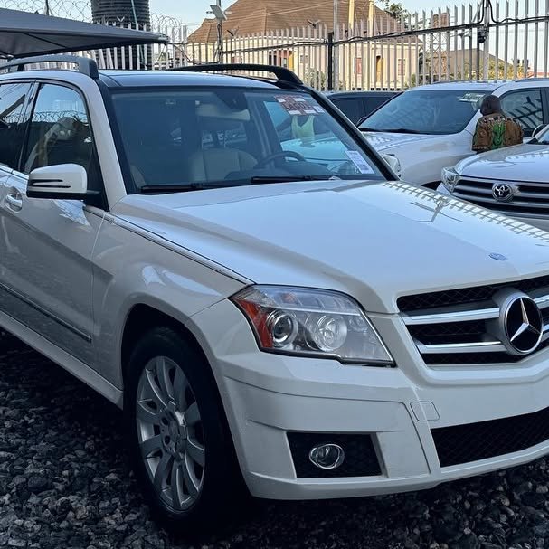 2011 Mercedes-Benz GLK350 Image