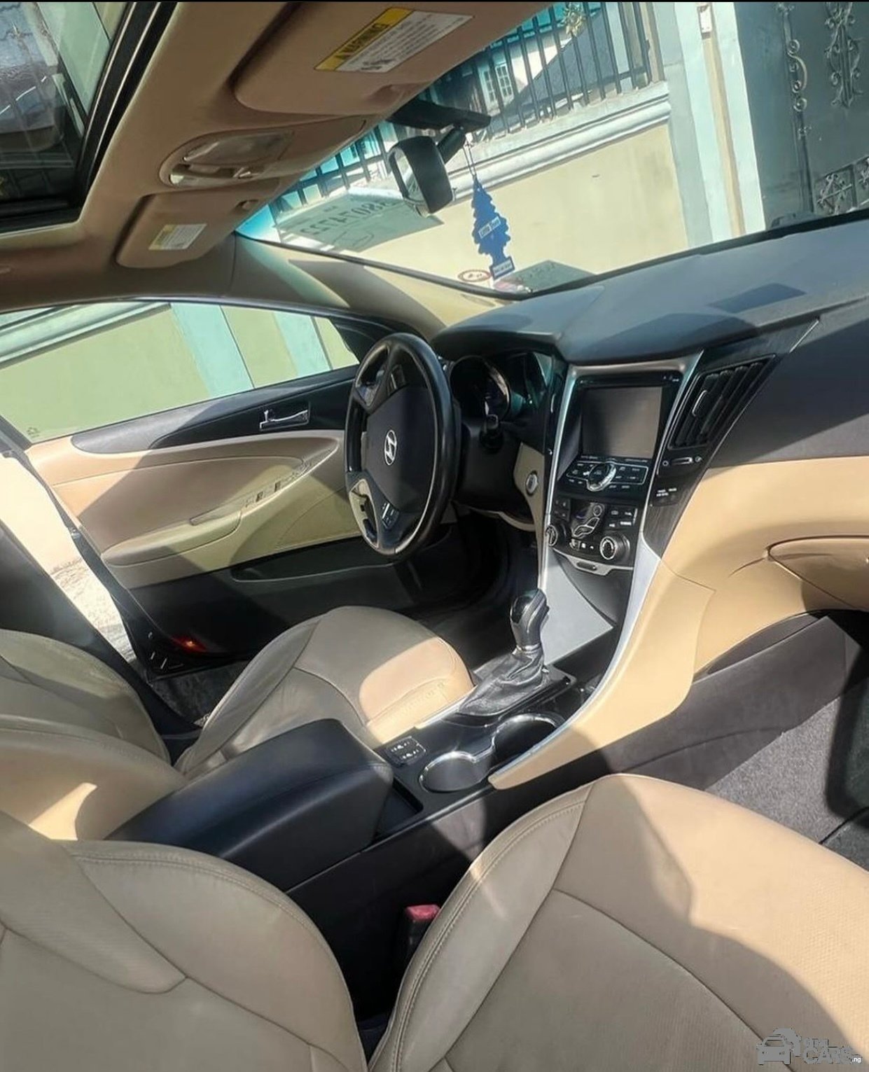 2013 Hyundai SONATA LIMITED — Dashboard
