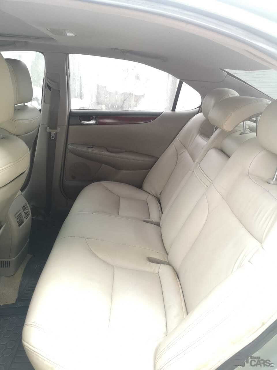 Lexus ES330 — Front seats