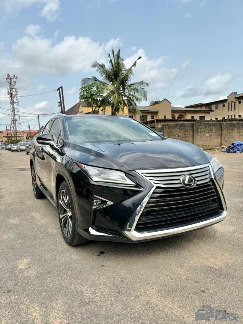2016 Lexus RX350 — Side profile