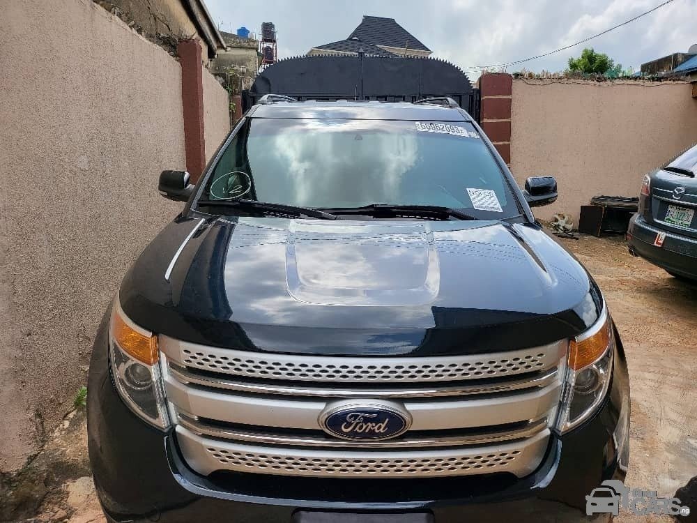 Ford EXPLORER — Side profile