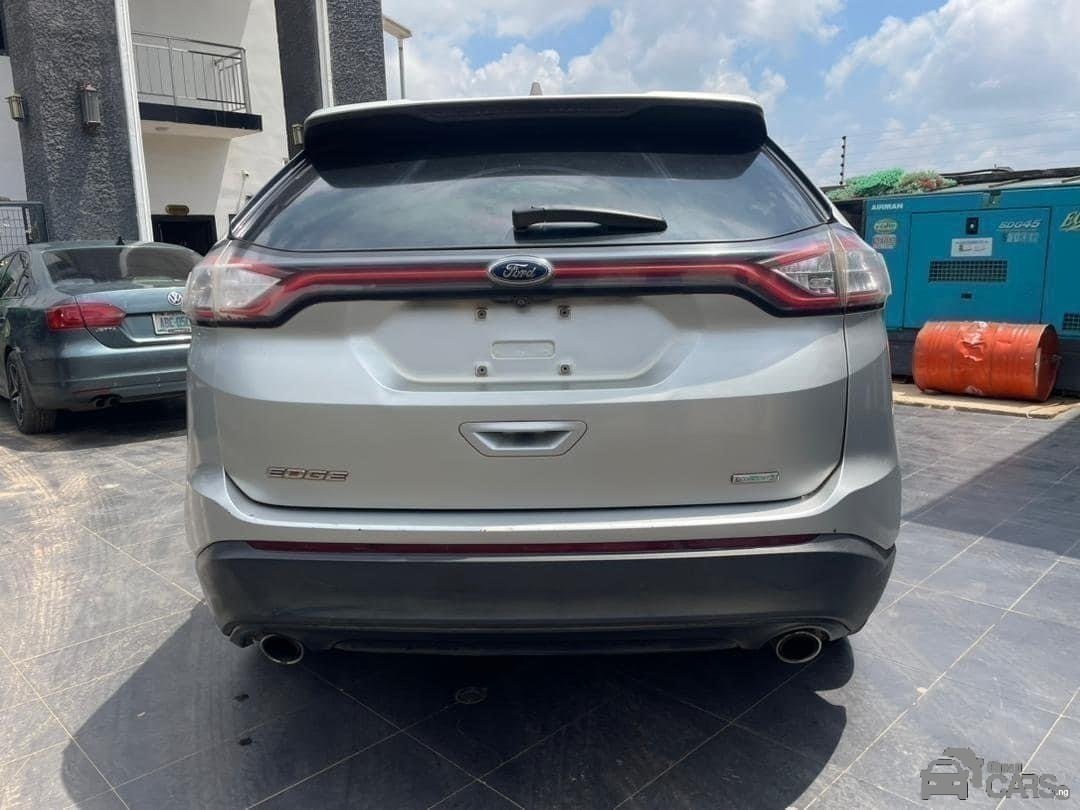 2019 Ford EDGE — Front seats