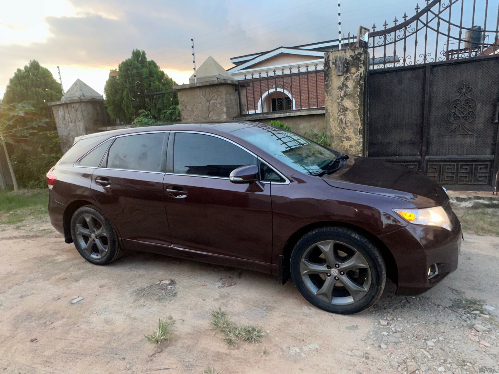 2013 Toyota Venza — Front seats
