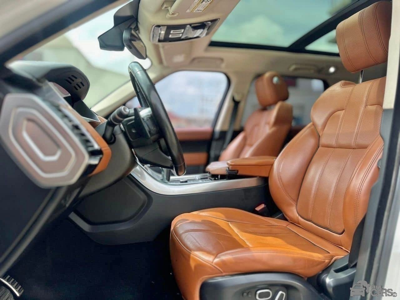 2015 Land Rover RANGE ROVER — Rear 3/4