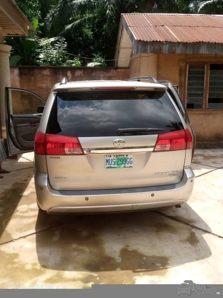 Toyota sienna