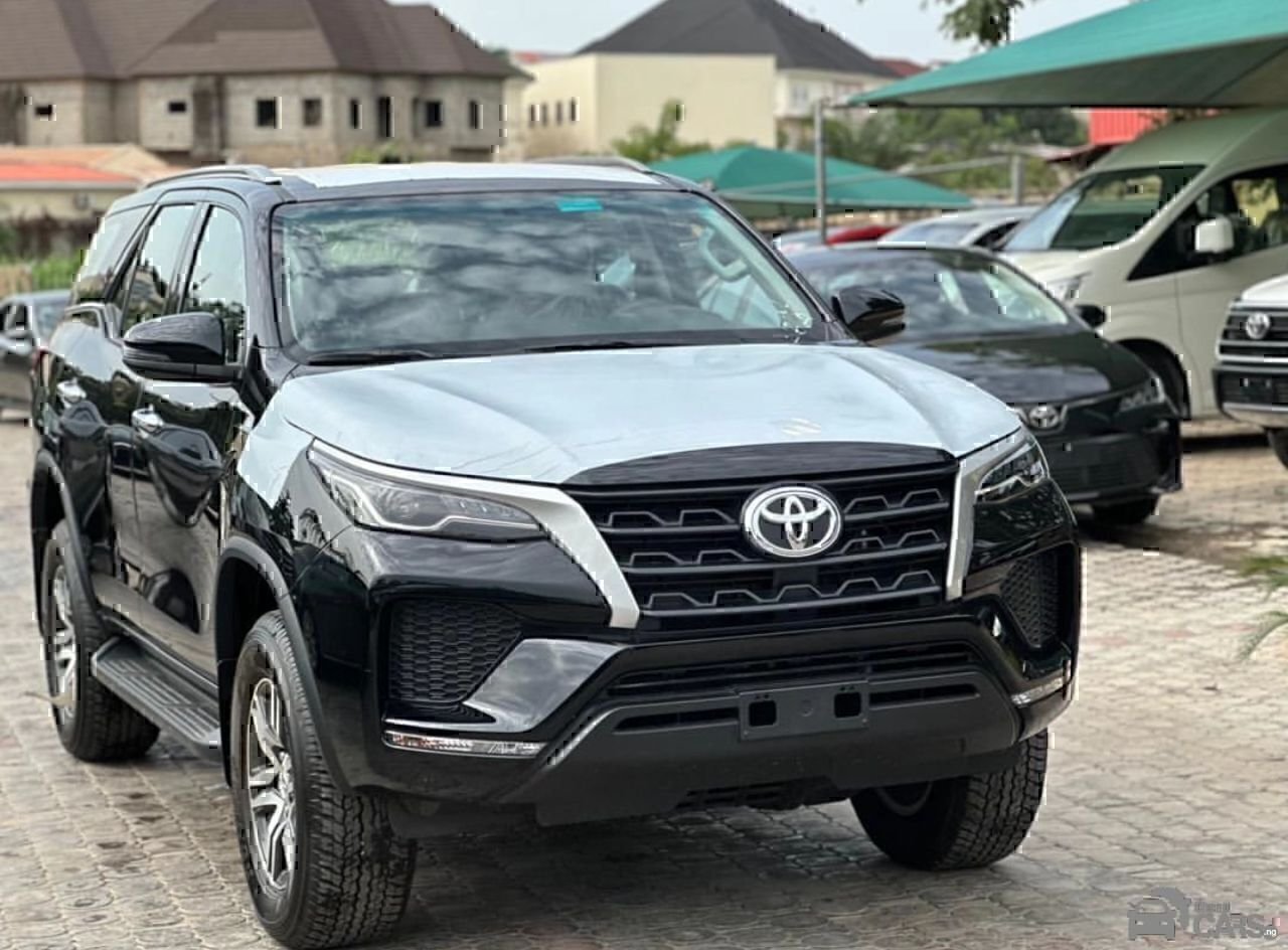 2024 Toyota FORTUNER — Side profile