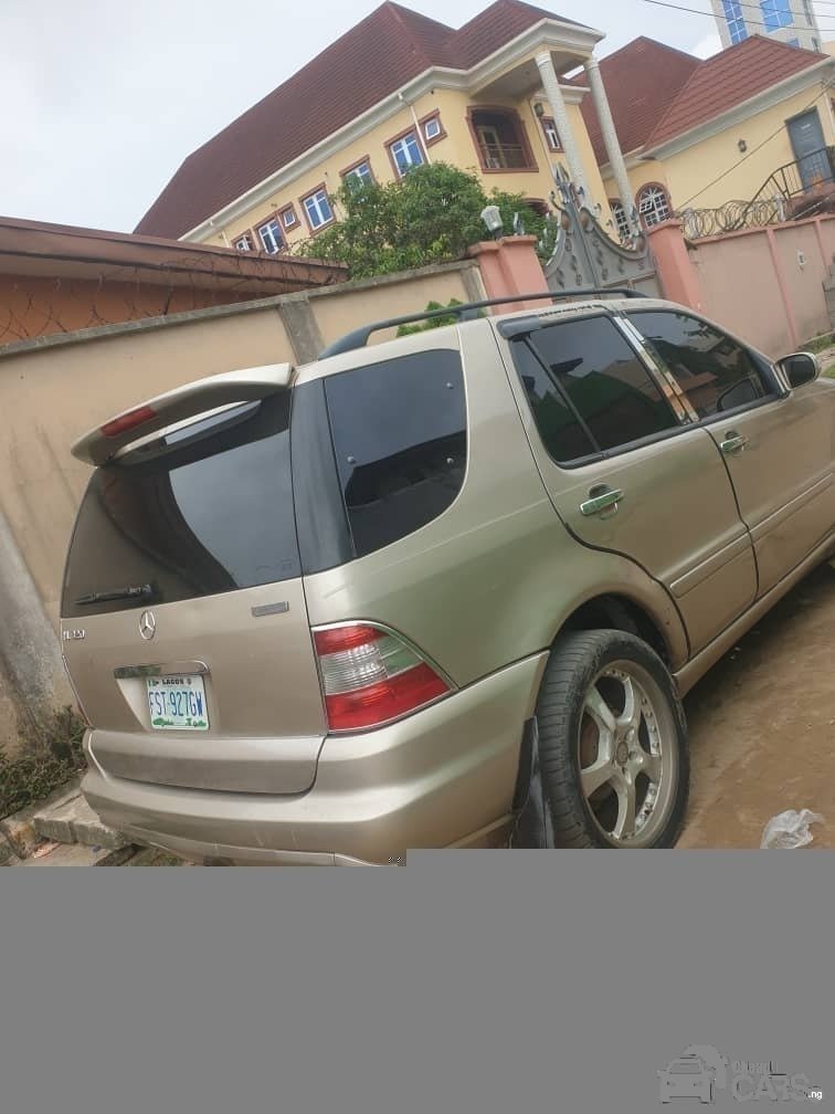 Mercedes-Benz Nigeria car — Rear 3/4