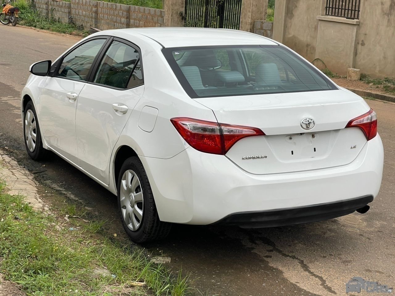 2014 Toyota COROLLA LE — Rear 3/4
