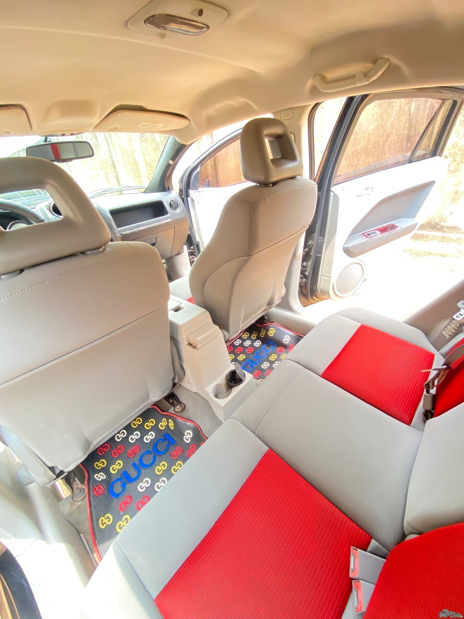 2007 Dodge Caliber — Front seats