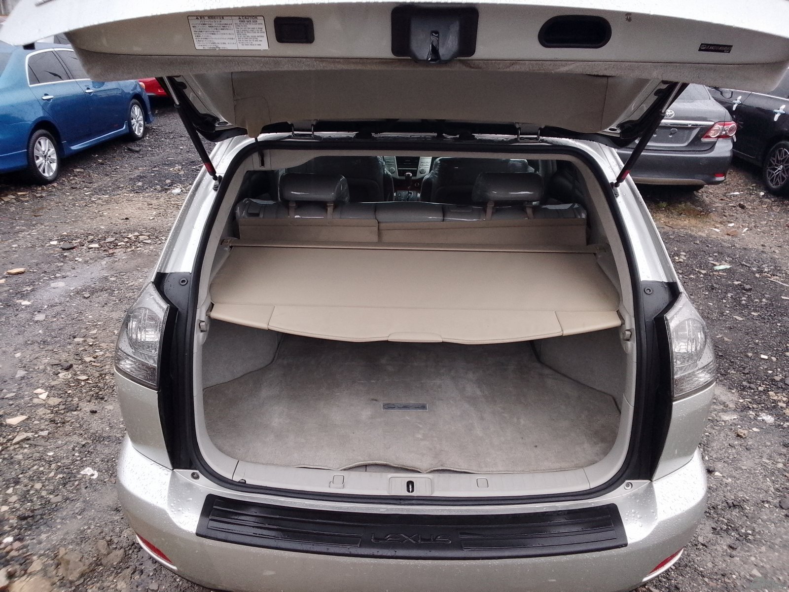 2005 Lexus RX 330 — Front seats
