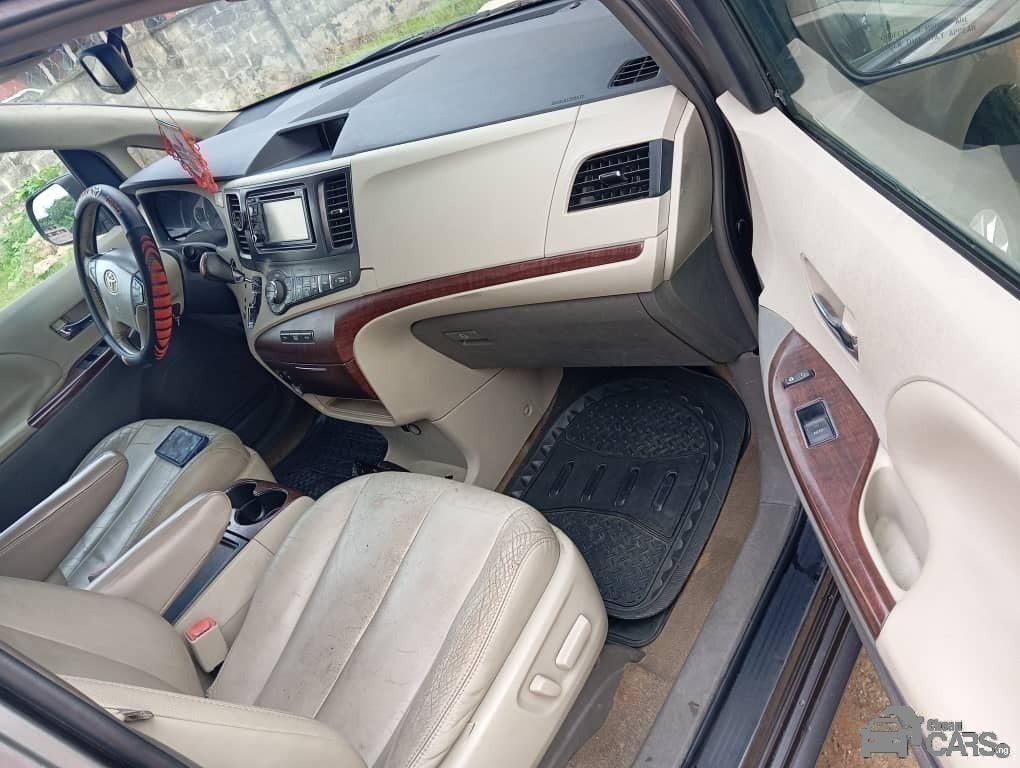 Toyota 012 sienna