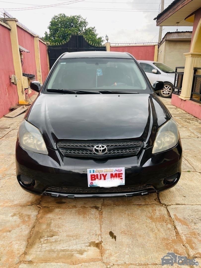 2004 Toyota matrix — Side profile