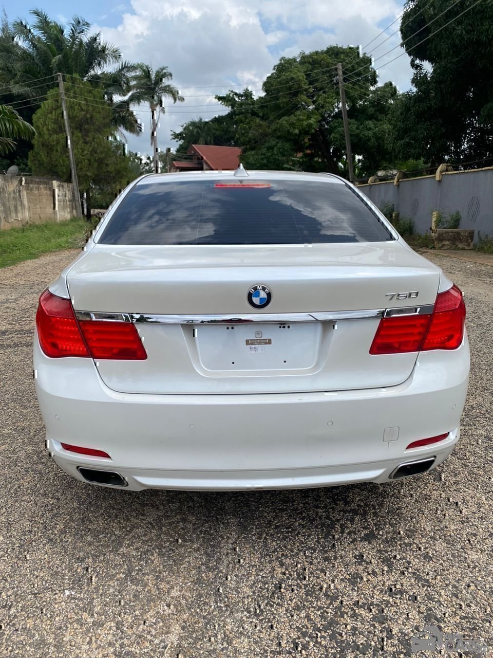 BMW 7 Series — Side profile