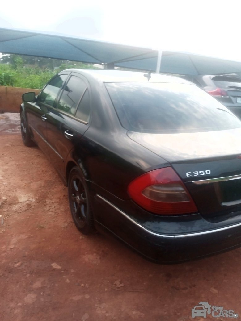 Mercedes-Benz Mercedes Benz — Rear seats