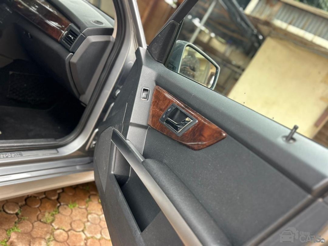 Mercedes-Benz Mercedes Benz — Front seats