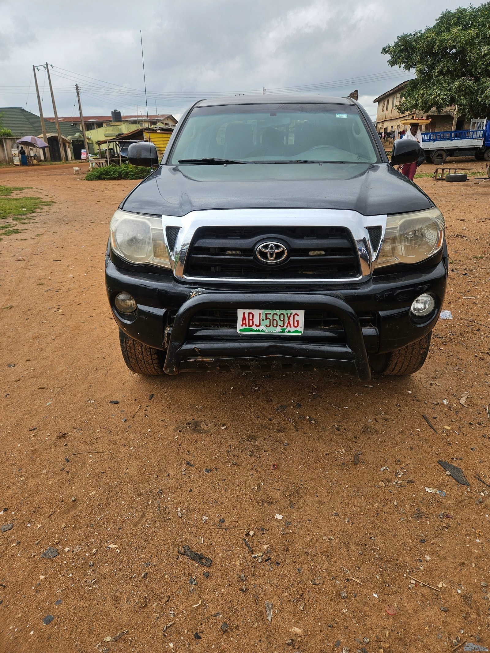 Toyota Tacoma — Front seats