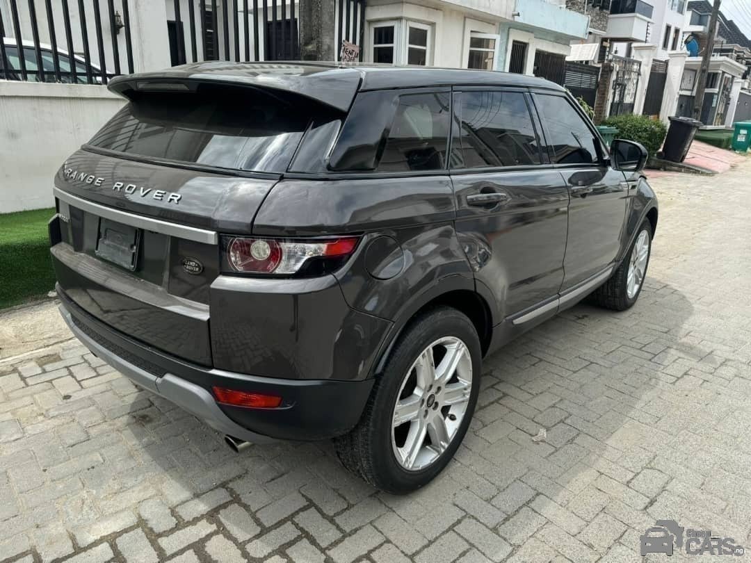 2014 Land Rover Re Range — Rear 3/4