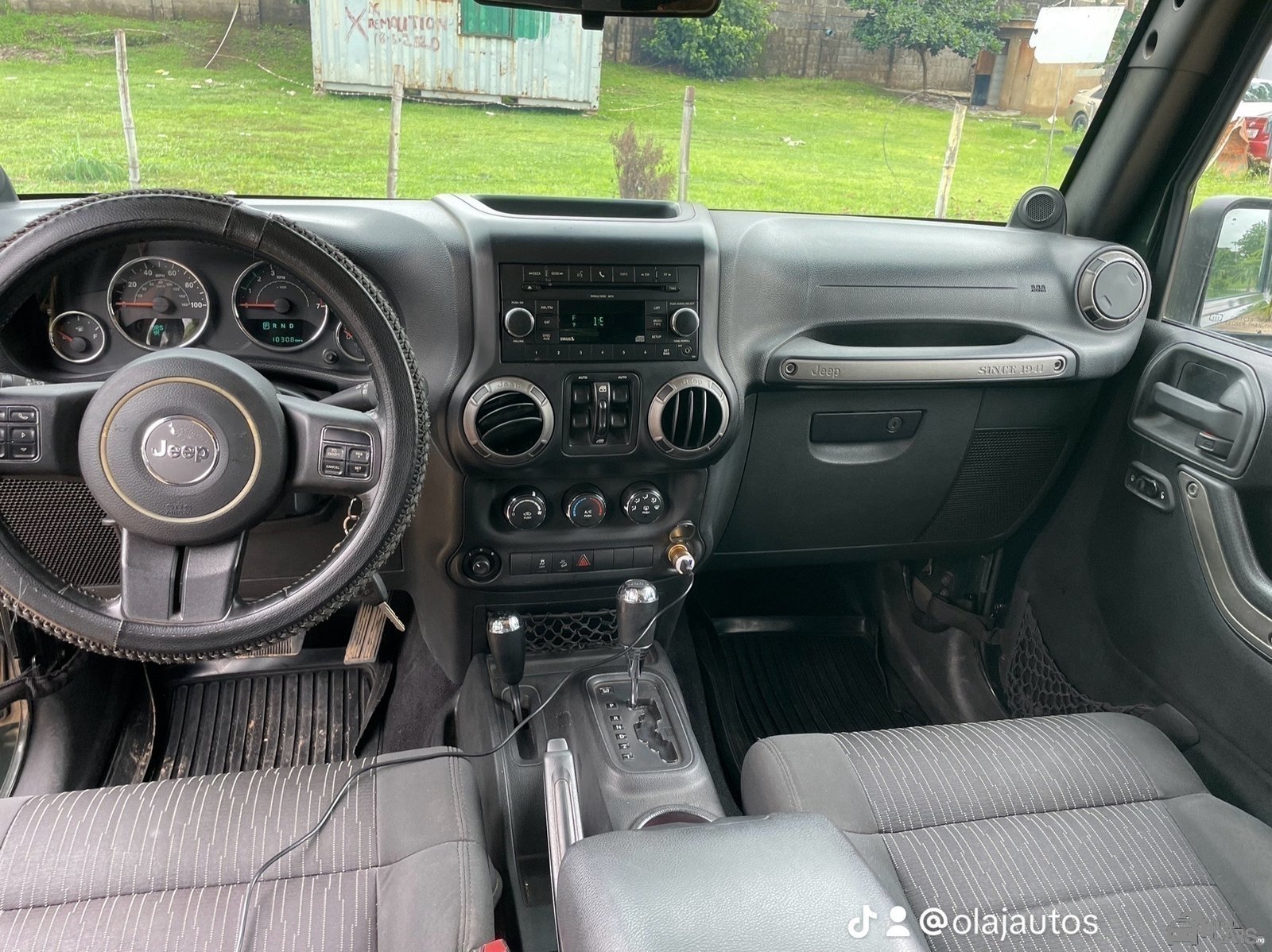 Jeep Wrangler — Front seats