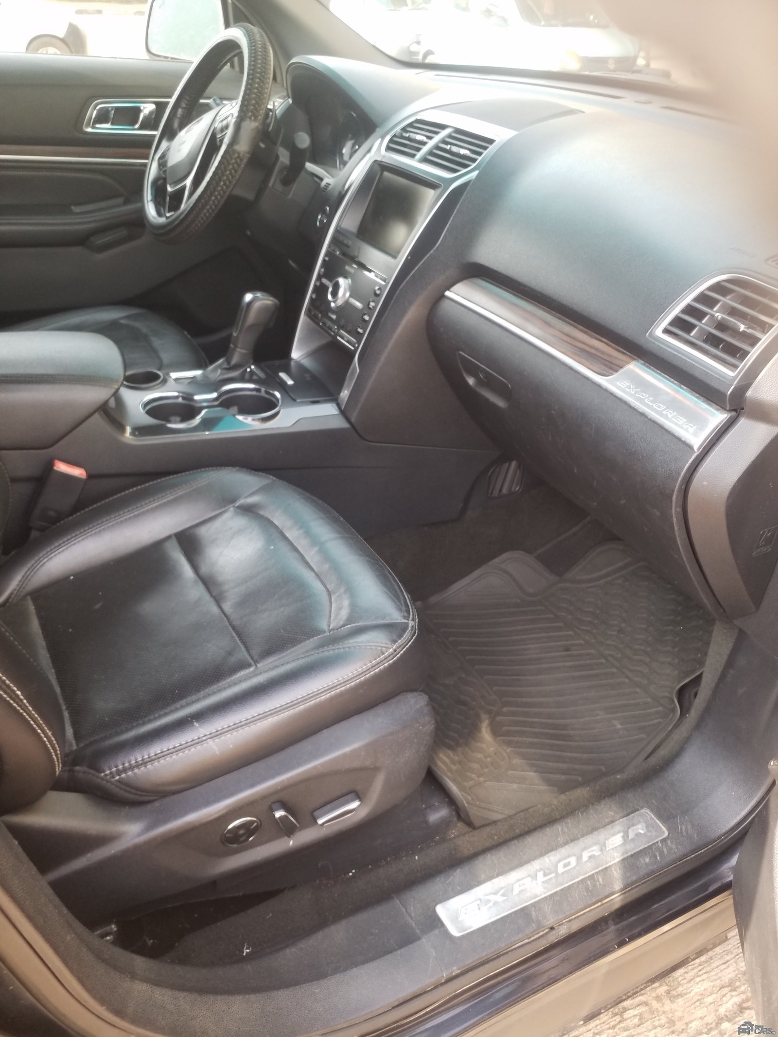 2017 Ford Explorer — Front seats
