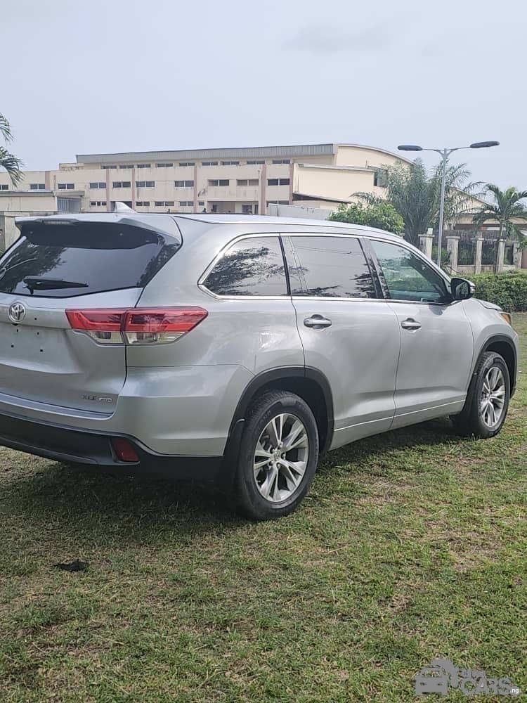 Toyota I m — Rear seats