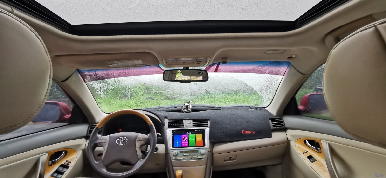 2010 Toyota camry XLE — Rear seats