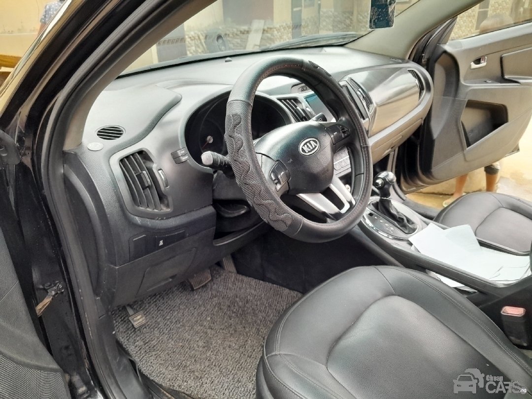 2016 Kia Sportage XLS — Side profile