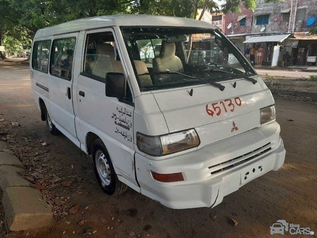 2009 Mitsubishi L300 Bus — Side profile