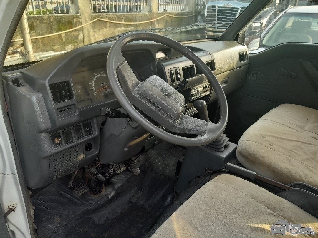 2009 Mitsubishi L300 Bus — Rear 3/4