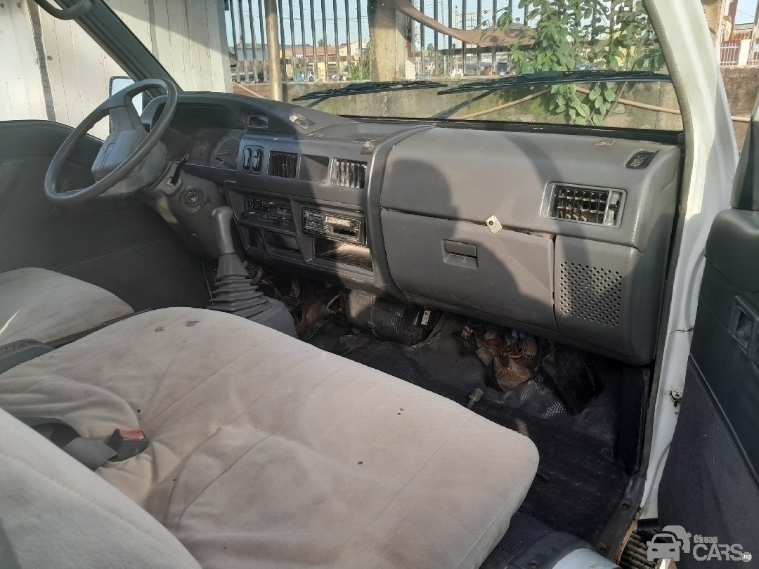 2009 Mitsubishi L300 Bus — Dashboard