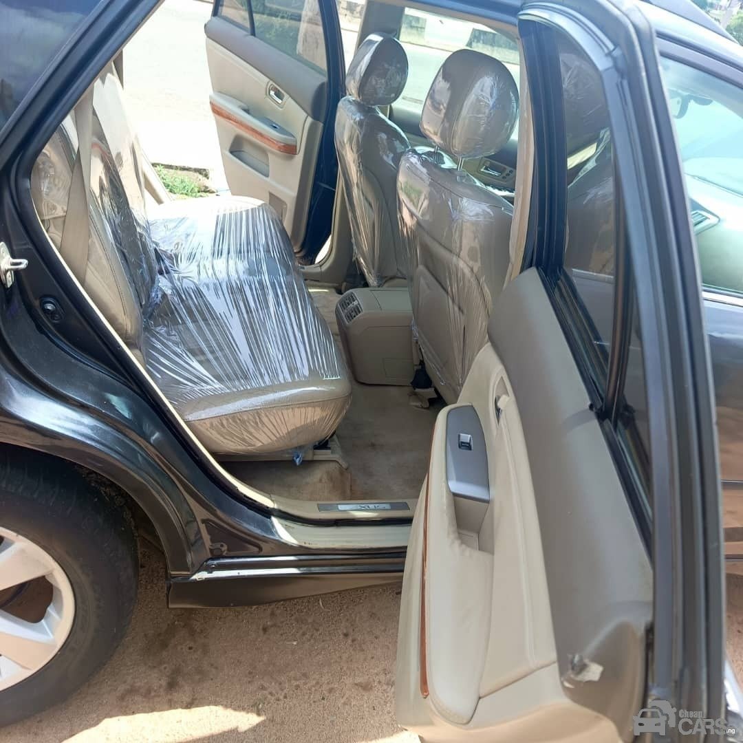 2006 Lexus Rx330 — Rear seats