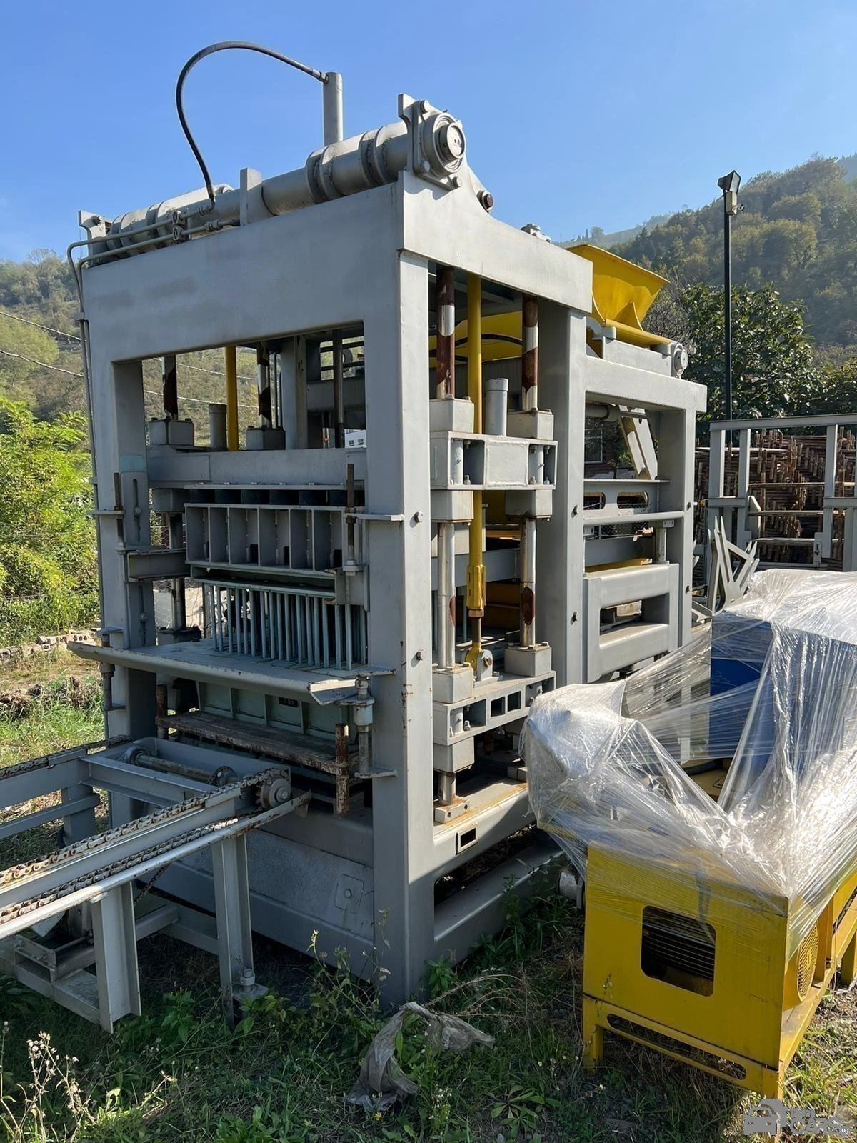 Aggregate Equipment Concrete Block — Front seats