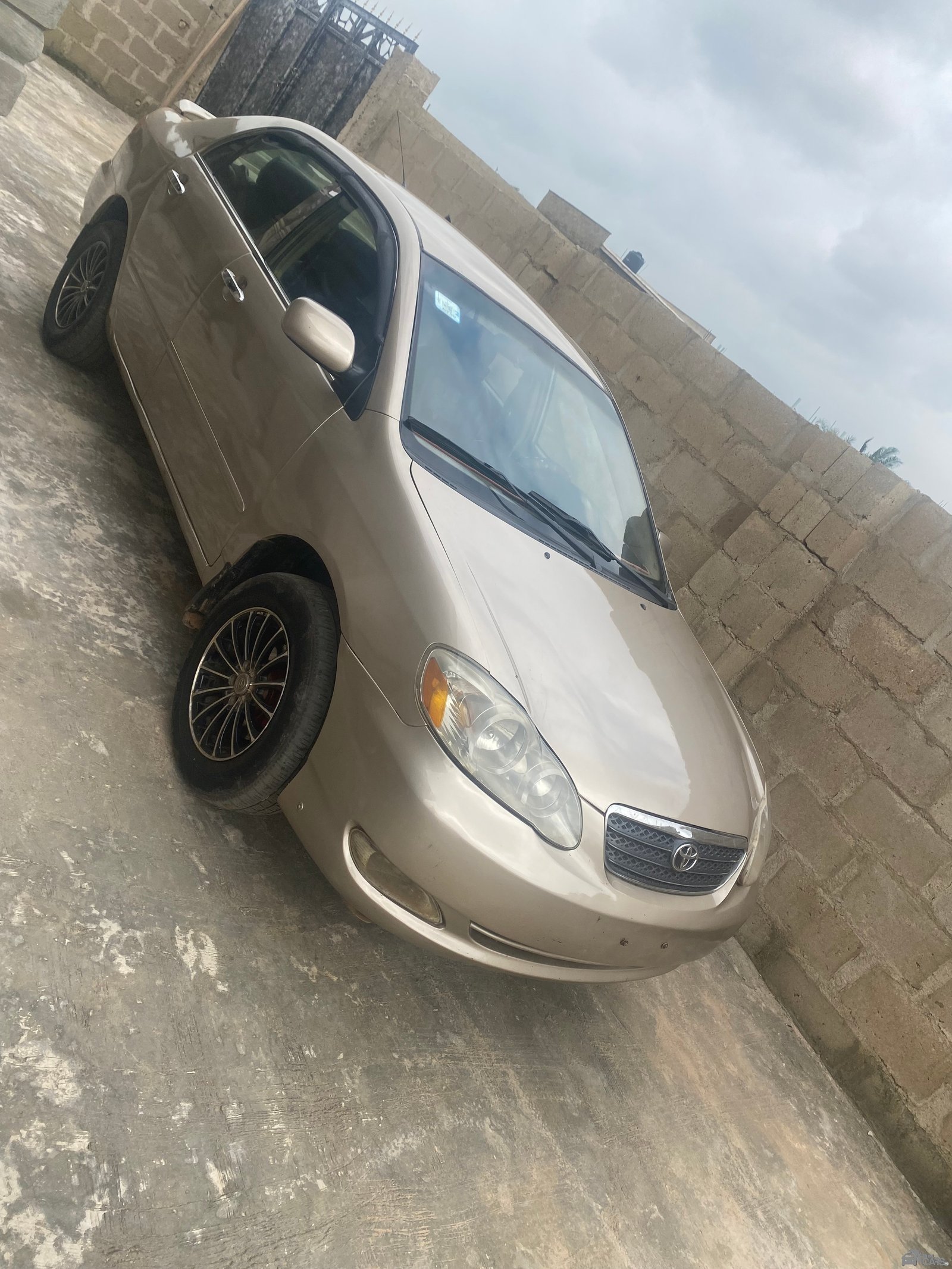 Toyota Corolla 05 — Side profile