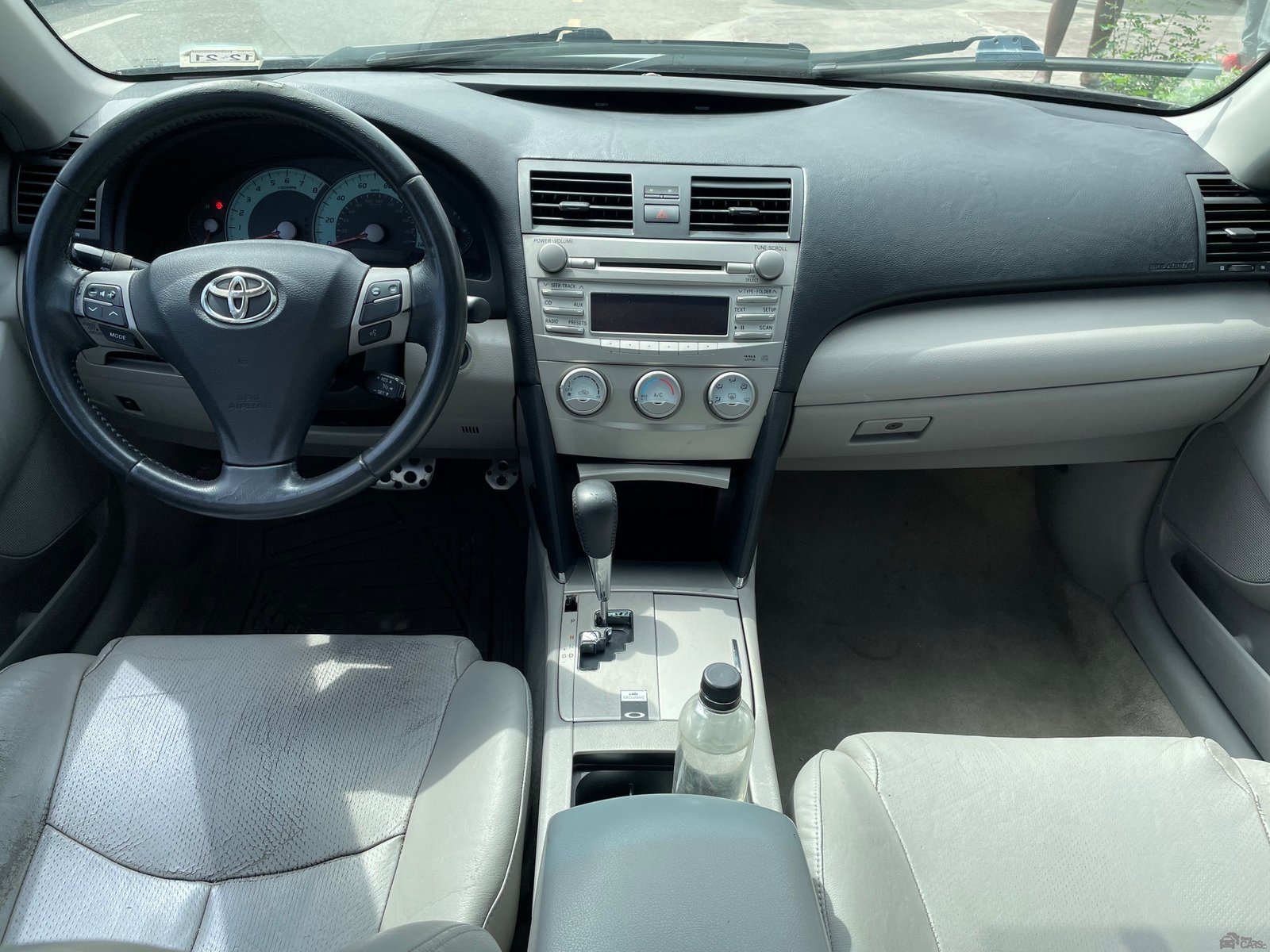 2011 Toyota Camry Sport — Side profile