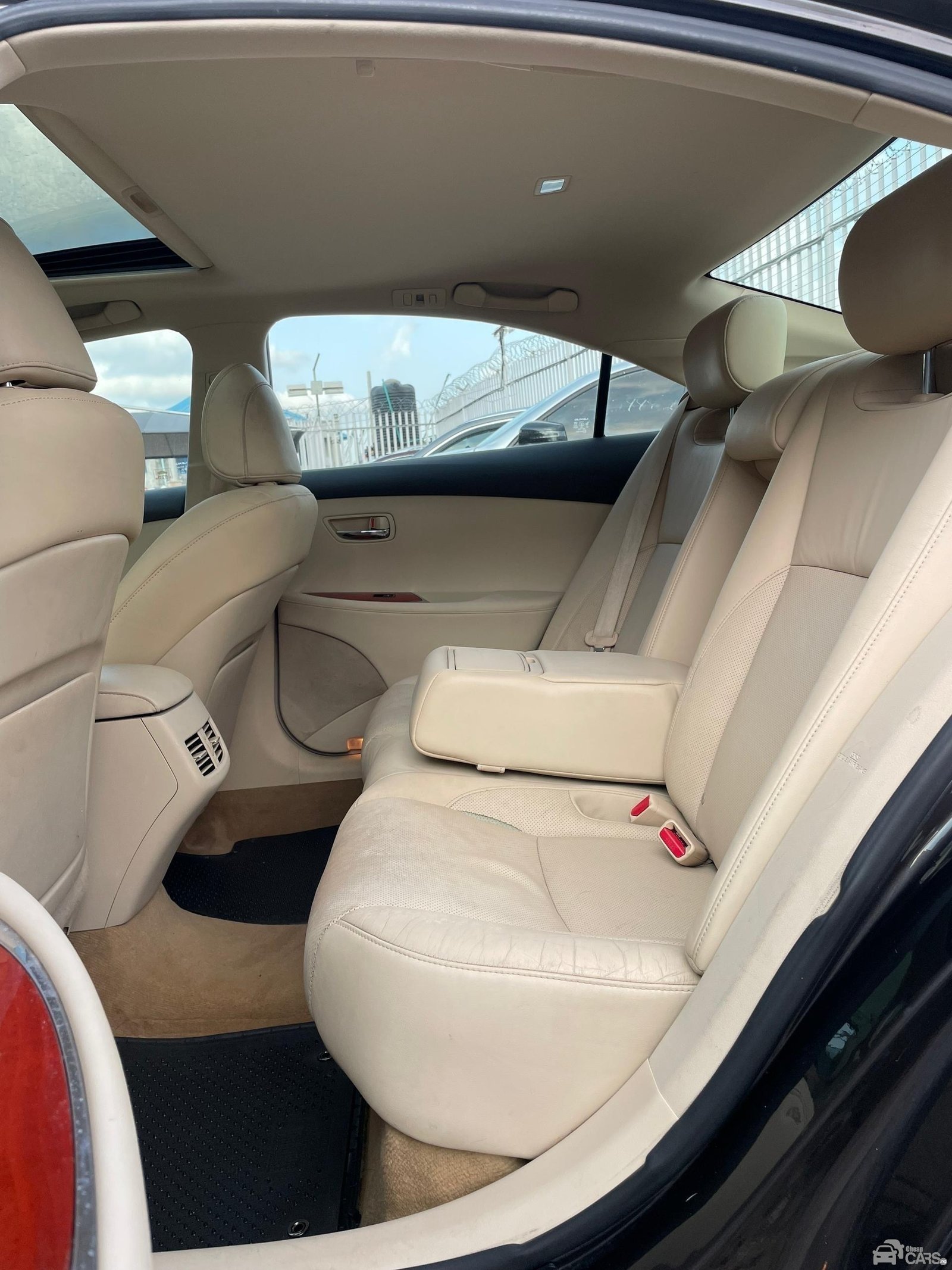 2011 Lexus ES350 — Rear 3/4