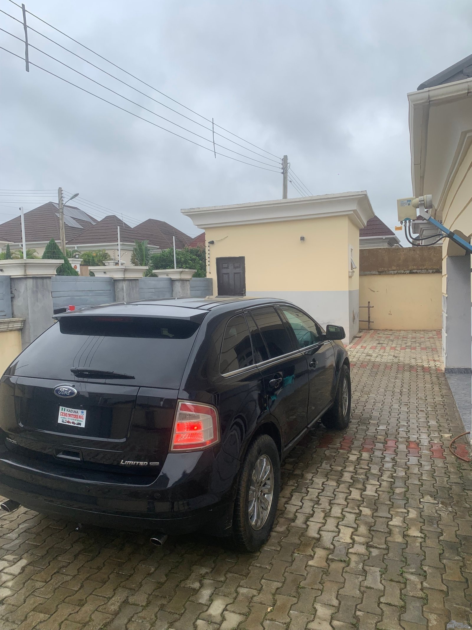 Ford Edge Limited — Side profile
