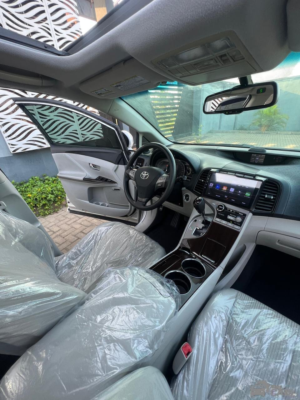 Toyota VENZA-TRD — Rear seats