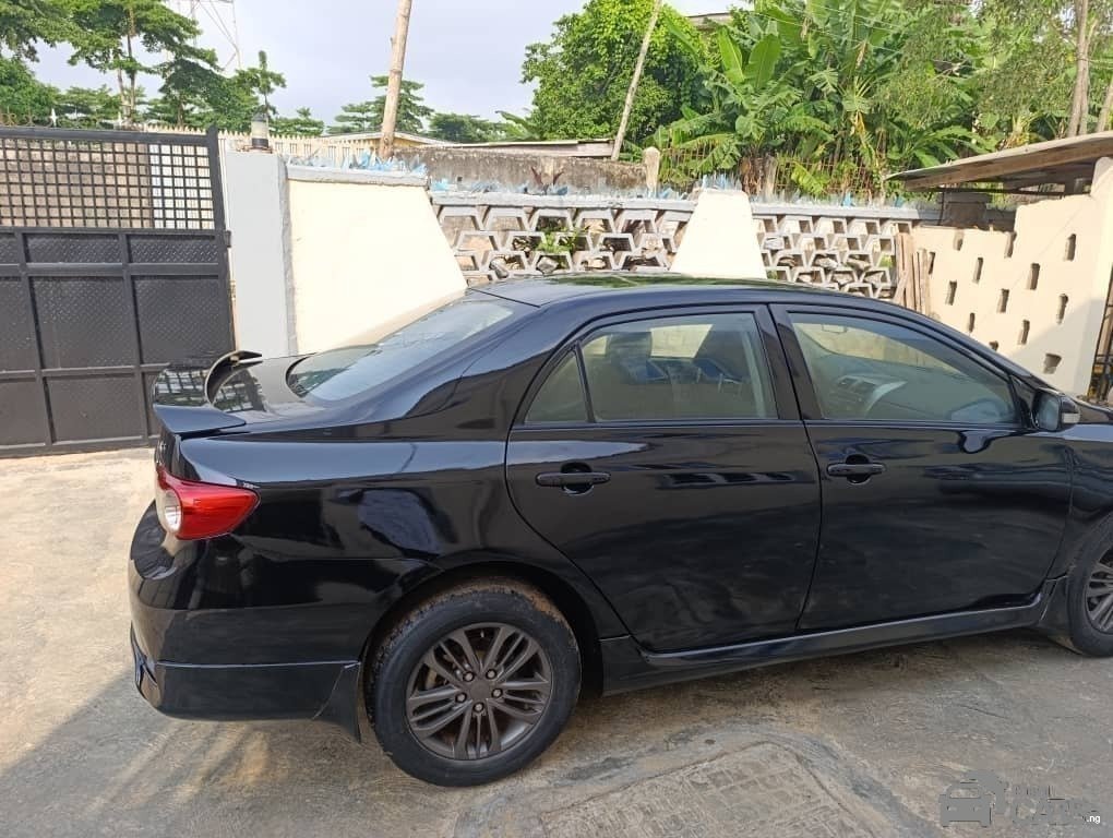 2013 Toyota Corolla — Front seats