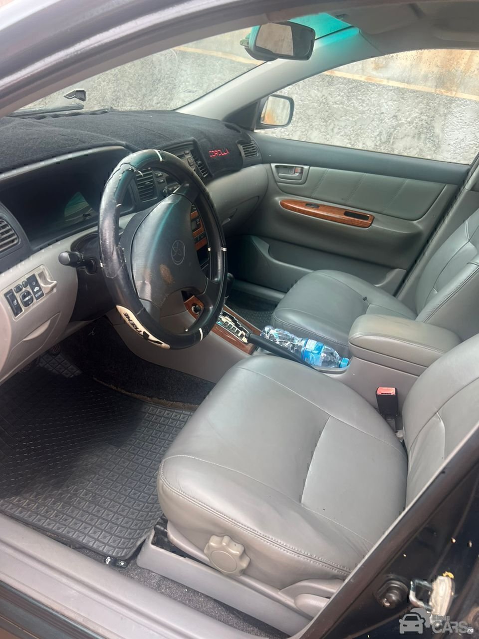 Toyota collora — Side profile