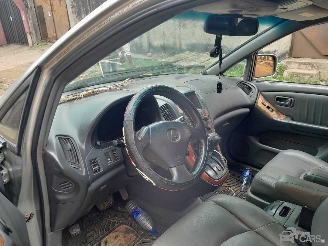 2000 Lexus RX300 — Dashboard