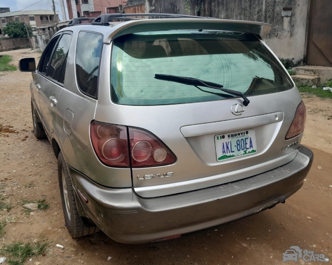 2000 Lexus RX300 — Front seats