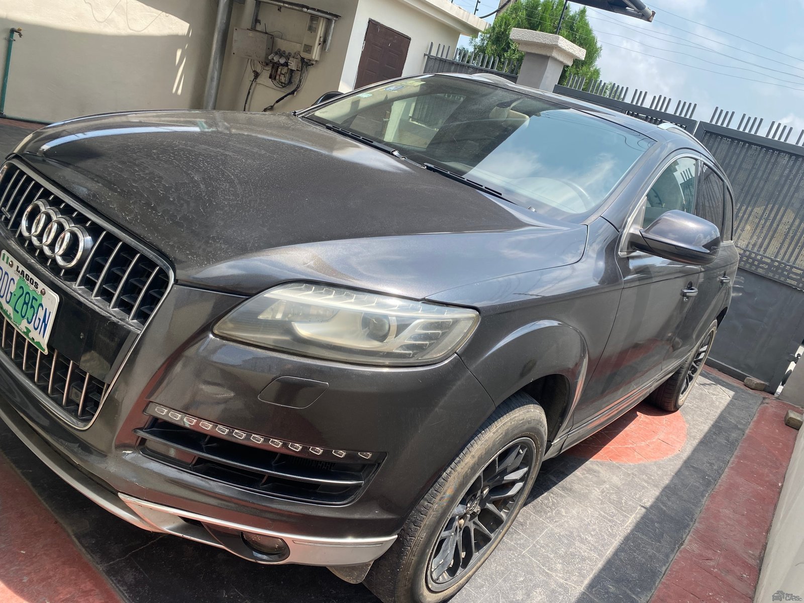 2014 Audi Q7 model — Dashboard