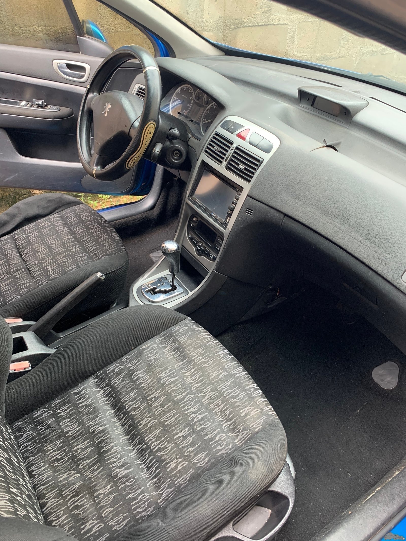 Peugeot 307 automatic — Front seats