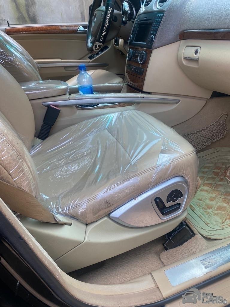 2010 Mercedes-AMG Benz Gl550 — Front seats
