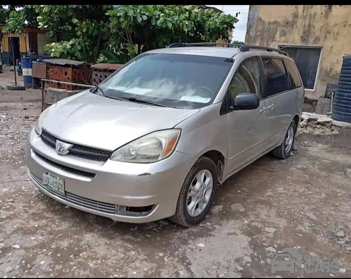 Toyota Sienna 05 — Side profile