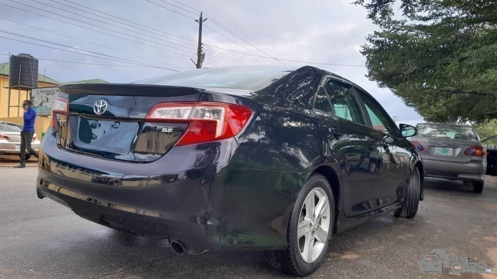 2012 Toyota Camry — Side profile